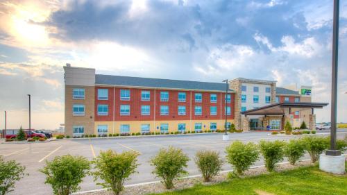 Holiday Inn Express and Suites Remington By IHG - 숙소 외관