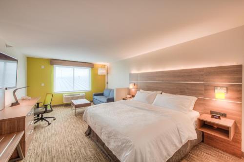 Holiday Inn Express & Suites - Remington, an IHG Hotel