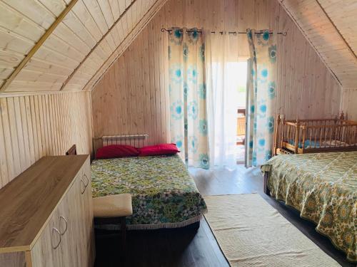 1 queen bed, 1 twin bed, 1 sofa bed