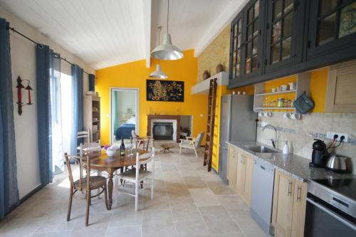 Maison indépendante à la nuitée avec petit déjeuner chambre d'hôte La Caze