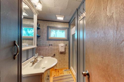 Sandy Feet Retreat - Beach House - image 8