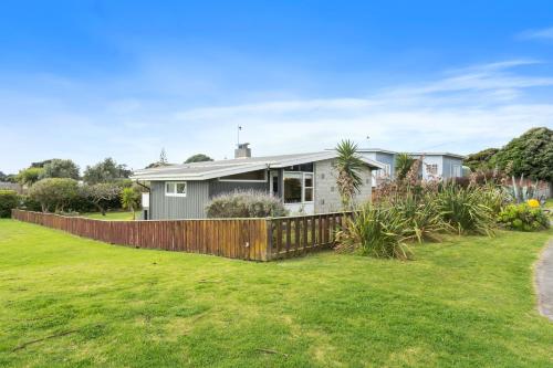 Queenie - Waikanae Beach Holiday Home - Waikanae