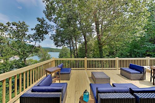 Spacious Lakefront Retreat - Dock & Mountain Views home - image 5