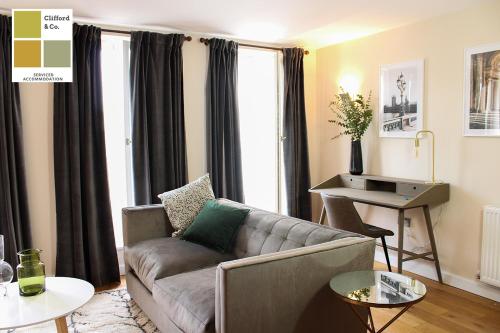 The Mulberry- CliffordCo Serviced Accommodation Windsor 1 Bedroom Apartment Up to 4 Guests and Balcony - main image