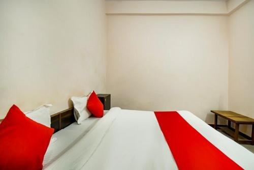 Radhe Krishna Hotel