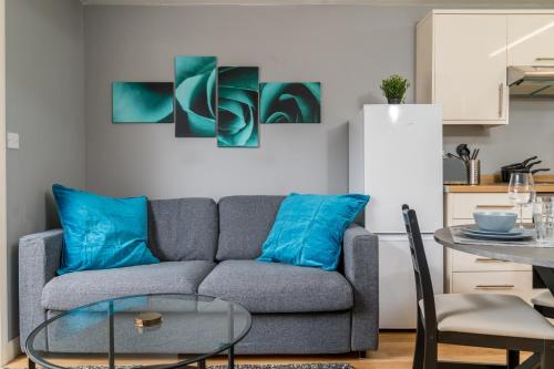 Sublime Stays Caledonian House near Gatwick Airport