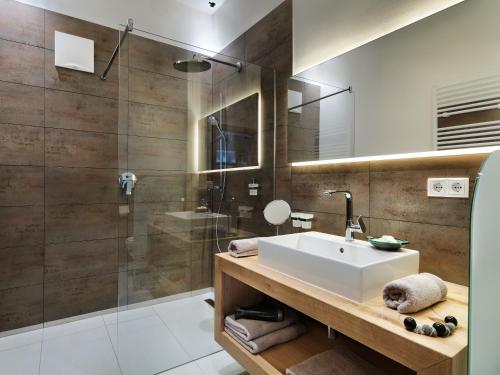 One-Bedroom Apartment with Terrace image 7
