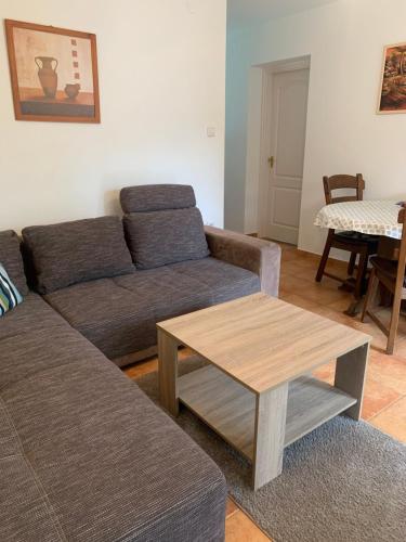 2 bedrooms, 3 beds