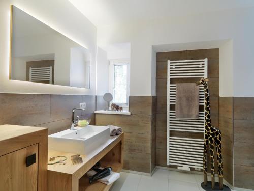 Superior One-Bedroom Apartment with Balcony image 4