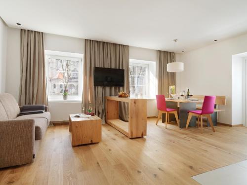 Superior One-Bedroom Apartment with Balcony image 7