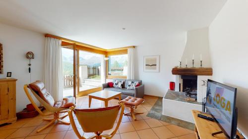 Apartment with Mountain View