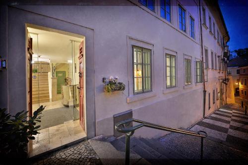 Nobles Apartments 4