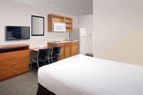 WoodSpring Suites Gainesville I-75 - image 7