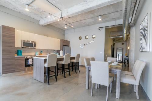 Luxury Downtown Dallas Stay by Amyfinehouse in Dallas, USA