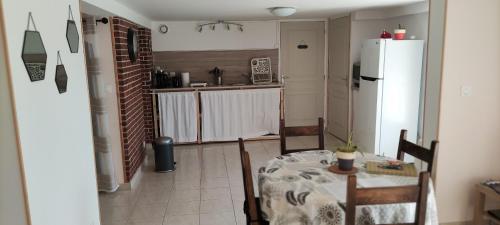 virtuve, Le Clos Varnay Jardin in Meusnes