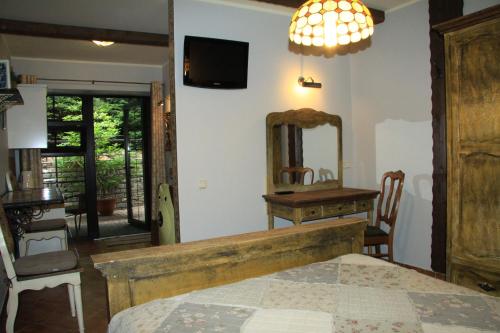 Double Room - Base Floor image 7