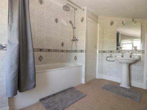 1 Paythorne Farm Cottages - image 9