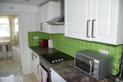 Three Bedroom House Lancaster Road - image 11
