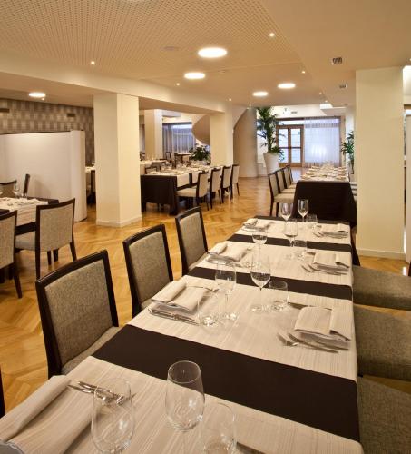 Restaurant, Breaking Business Hotel in Mosciano Sant'Angelo