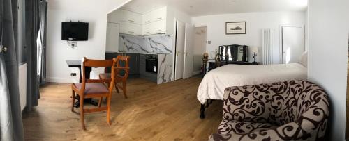 Pulteney House - image 10