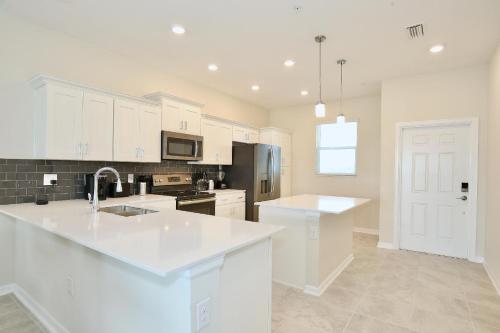 Amazing all new apartment in spectacular Storey Lake community Next to Disney - image 2