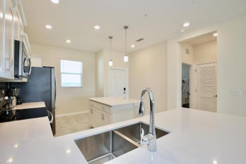 Amazing all new apartment in spectacular Storey Lake community Next to Disney - image 4