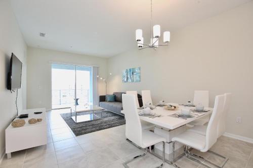 Amazing all new apartment in spectacular Storey Lake community Next to Disney - image 5