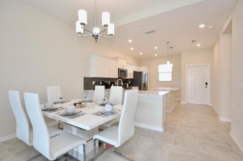 Amazing all new apartment in spectacular Storey Lake community Next to Disney - image 6