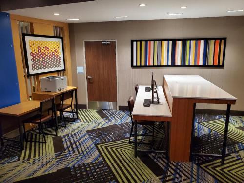 Holiday Inn Express & Suites - Harrisburg S - Mechanicsburg, an IHG Hotel