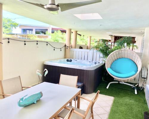 Tropical Breeze Private Jacuzzi for 4 Beach View - image 6