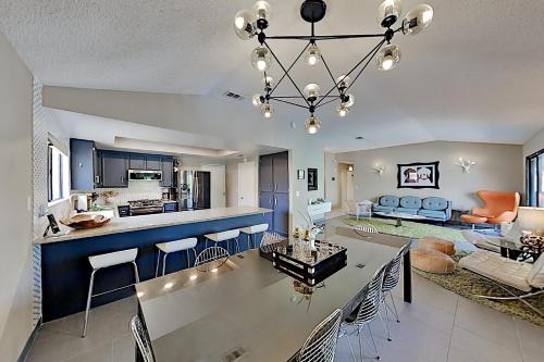 Vibrant In Palm Springs Home - main image