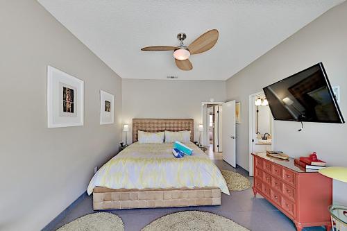 Vibrant In Palm Springs Home - image 7