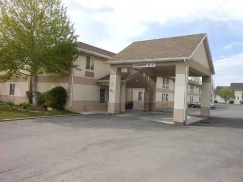 Economy Inn & Suites - image 2