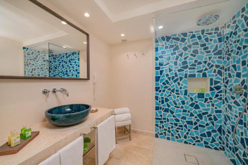 Hotel Cala Lunga - image 9