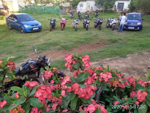 Aruvi Hotel – Athanavur, MO