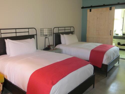 2 double beds