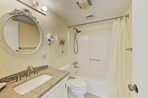 Top-Floor Corner Villa with Pools Tennis & Gym condo - image 6