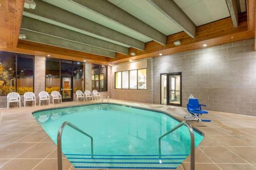 Days Inn by Wyndham Eagan Minnesota Near Mall of America