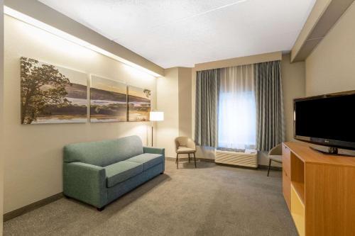 Days Inn by Wyndham Eagan Minnesota Near Mall of America