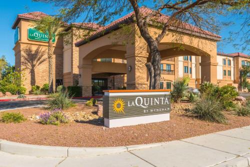 B&B Las Vegas - La Quinta by Wyndham Las Vegas Airport South - Bed and Breakfast Las Vegas