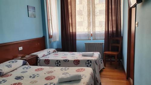 2 twin beds