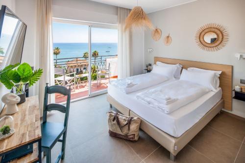 Superior Double Room with Balcony and Sea View