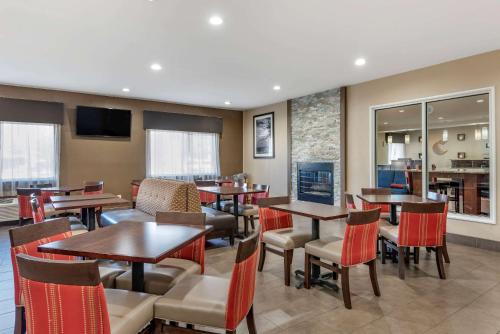 Comfort Suites Terre Haute University Area