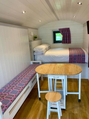 Shepherds Hut at Wern Mill - image 5