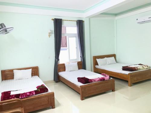 3 twin beds