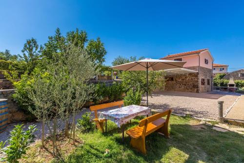  Holiday Home Vrh in 51500 Vrh