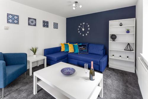 Courtier House - Sleeps 8 - Great Location!, , Merseyside