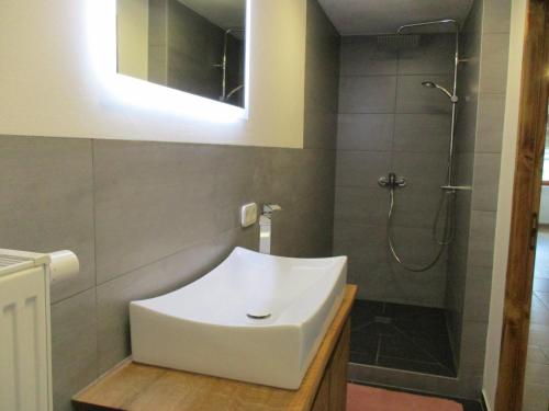 ห้องน้ำ, Ferienwohnung Rösch (Ferienwohnung Rosch) in ฟอยชท์วาเงิน