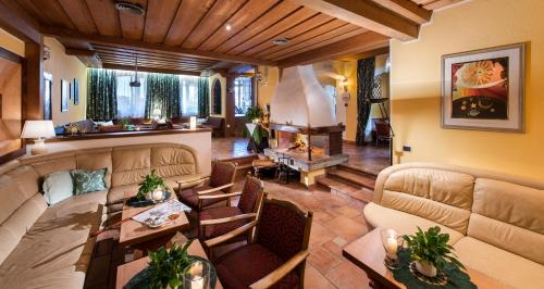 Pub/Lounge, Hotel Cavallino Bianco - Weisses Roessl in Szent Candido