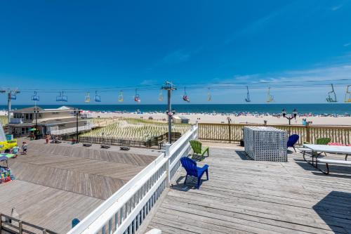 Boardwalk Hotel Charlee & Apartments Beach Hotel Oceanfront in Seaside Heights, USA